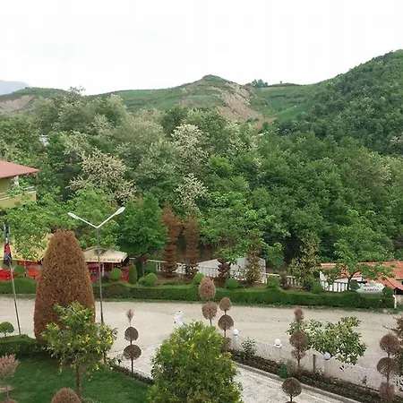 Hotel Kuqja 4*